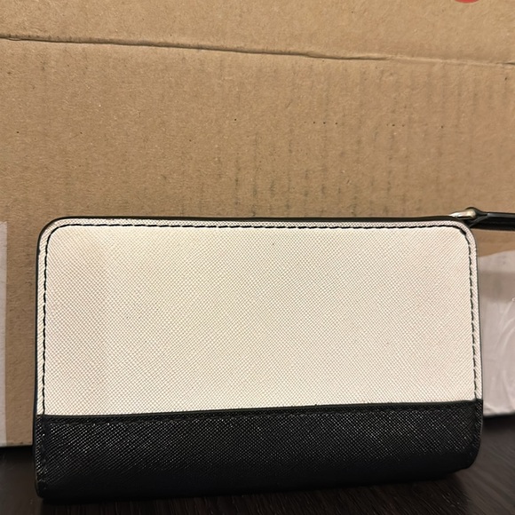 Marc Jacobs Black and White Wallet (used) - Picture 2 of 4
